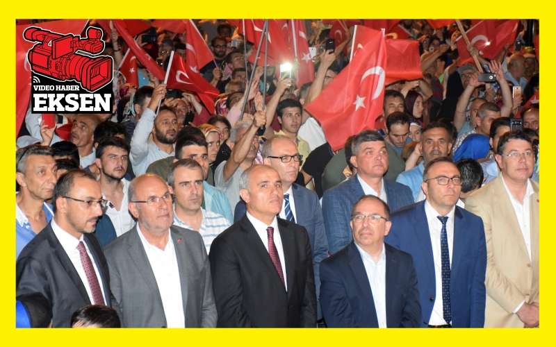 Yüzlerce Çorlulu, Demokrasi İçin Atatürk Meydanı'nda Buluştu